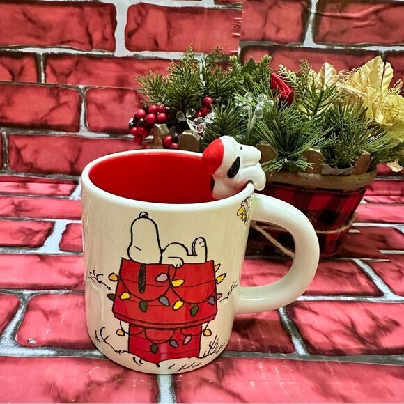 Peanuts Gang with hanging Snoopy Christmas Mug - Picture 1 of 7